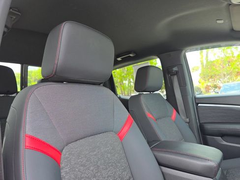 Used 2024 Chevrolet Colorado Z71 w/ Z71 Convenience Package 2 AWD/4WD image 12