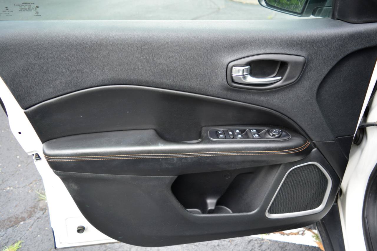 Used 2020 Jeep Compass Limited FWD image 9