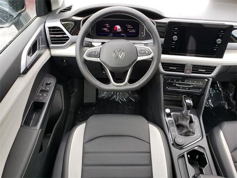 New 2025 Volkswagen Taos SEL image 10