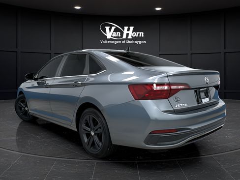 Used 2022 Volkswagen Jetta SE FWD image 5