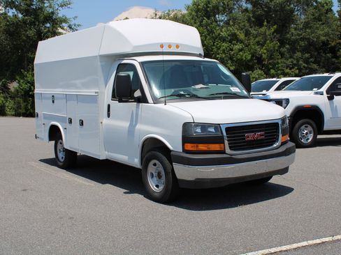 New 2025 GMC Savana 3500 w/ Power Convenience Package RWD image 3