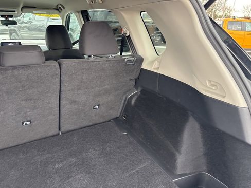 Used 2023 Nissan Rogue S image 9