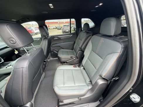 New 2026 GMC Acadia AT4 w/ Luxury Package AWD/4WD image 18
