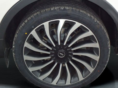 Used 2019 Lincoln Nautilus Black Label image 9