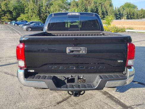 Used 2017 Toyota Tacoma TRD Off-Road w/ Tow Package (A/T) AWD/4WD image 8