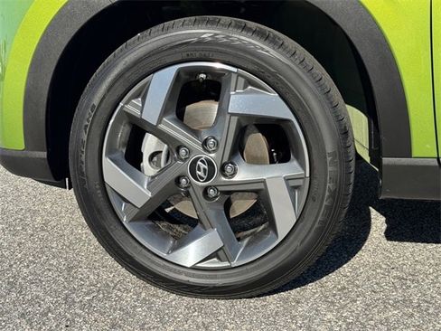 Used 2024 Hyundai Venue SEL image 9