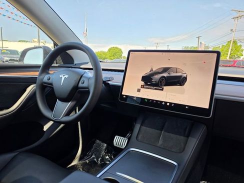 Used 2024 Tesla Model Y Performance AWD/4WD image 13