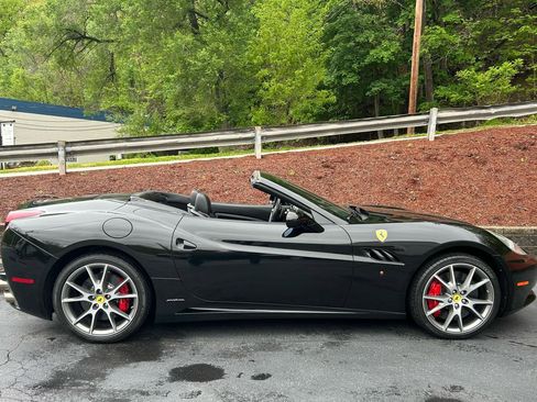 Used 2012 Ferrari California RWD image 10