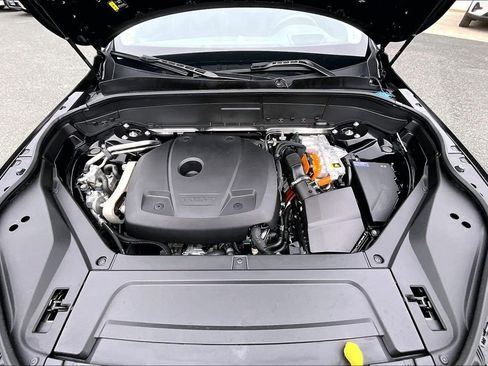 Certified 2025 Volvo XC90 T8 Ultra w/ Lounge Package image 31