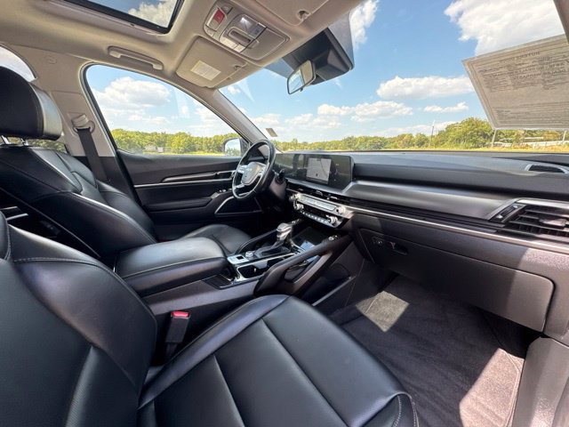 Used 2025 Kia Telluride S FWD image 16