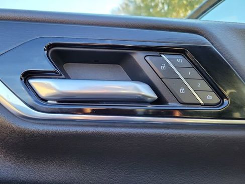 Certified 2025 GMC Yukon XL Denali image 27