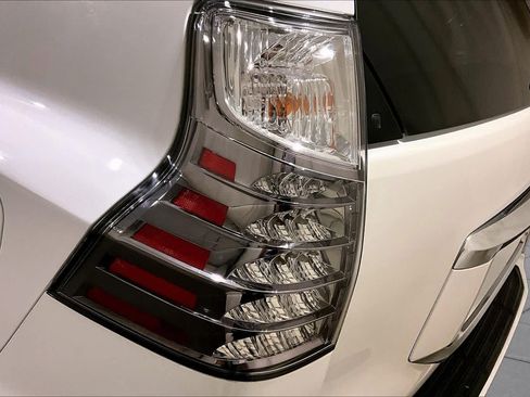 Used 2020 Lexus GX 460 Premium w/ Premium Package AWD/4WD image 27