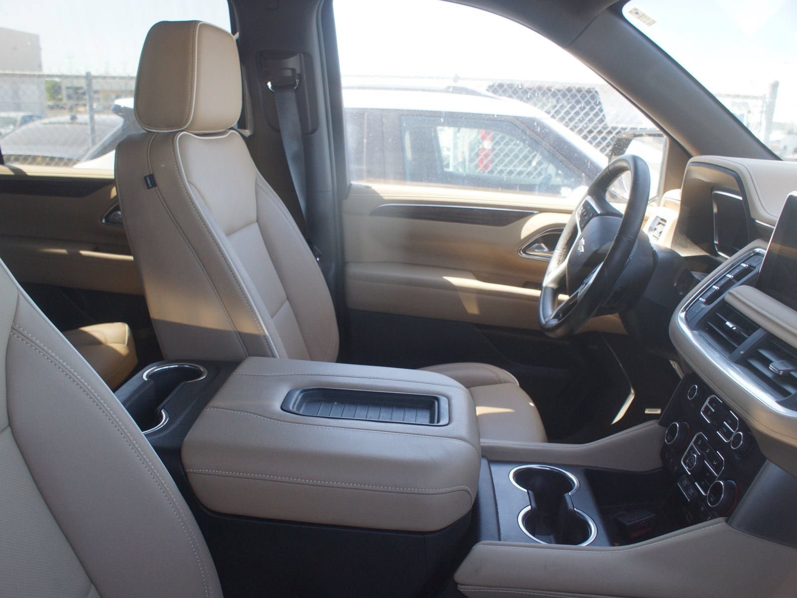 Used 2024 Chevrolet Suburban Premier w/ Premium Package 2 AWD/4WD image 5