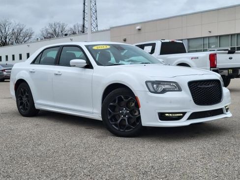 Used 2023 Chrysler 300 Touring L w/ Popular Equipment Group AWD/4WD image 31