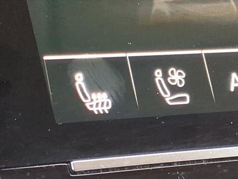 Used 2021 Audi e-tron Premium Plus w/ Premium Plus Package image 15