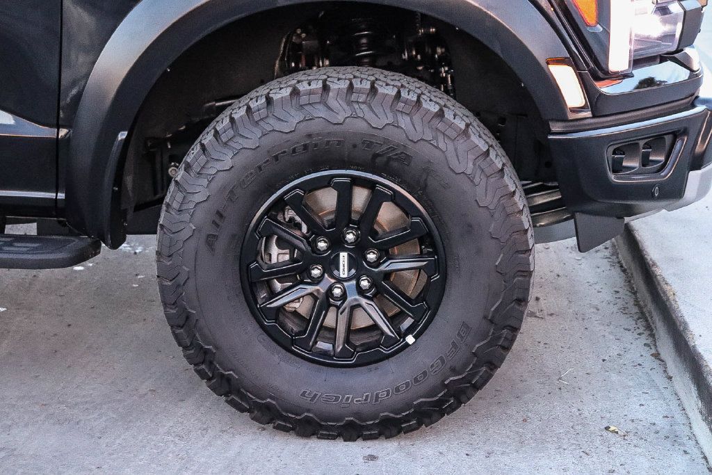 Used 2025 Ford F150 Raptor AWD/4WD image 11