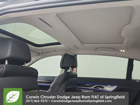 Used 2022 BMW 740i xDrive w/ Premium Package image 29