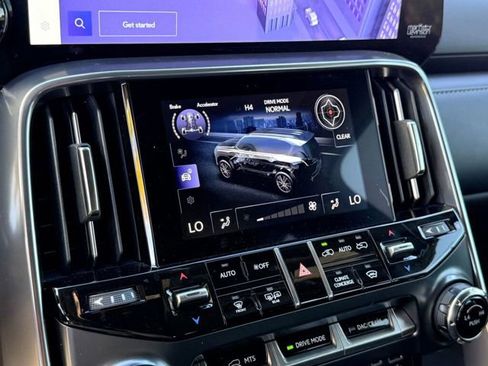 Certified 2024 Lexus LX 600 4WD w/ Premium Package image 6