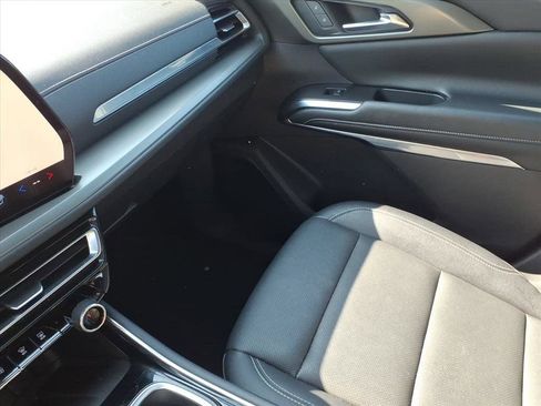 Used 2025 Chevrolet Traverse LT FWD image 31