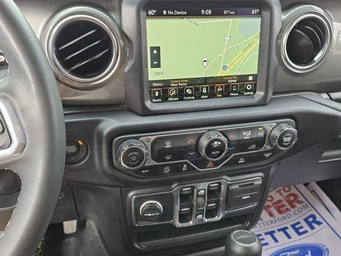 Used 2023 Jeep Gladiator Overland image 19