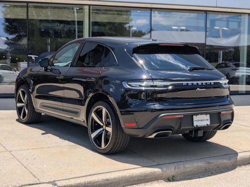 Used 2025 Porsche Macan image 3