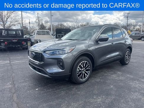 Used 2025 Ford Escape SE image 2