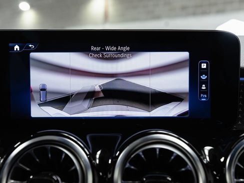 Certified 2025 Mercedes-Benz GLB 250 4MATIC image 18