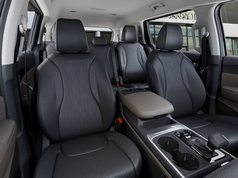 New 2026 Kia Carnival EX image 16