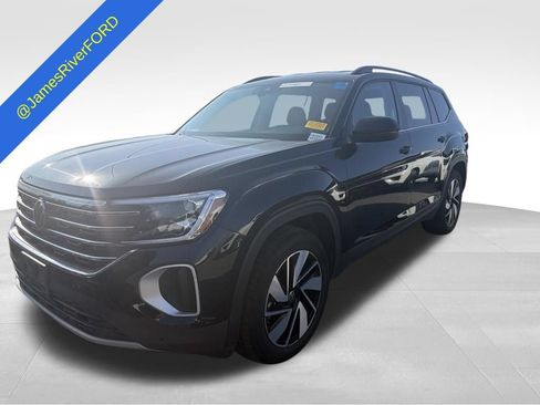 Used 2025 Volkswagen Atlas SE FWD image 2