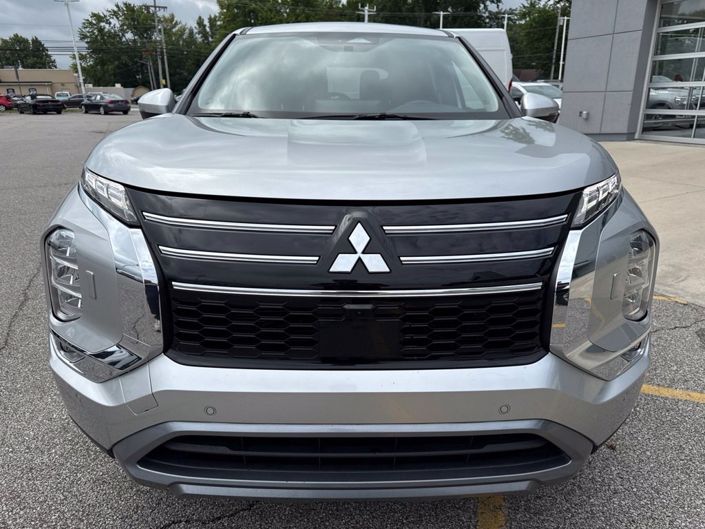 Used 2025 Mitsubishi Outlander SE AWD/4WD image 11