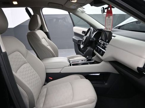 Used 2025 Nissan Pathfinder SV image 25