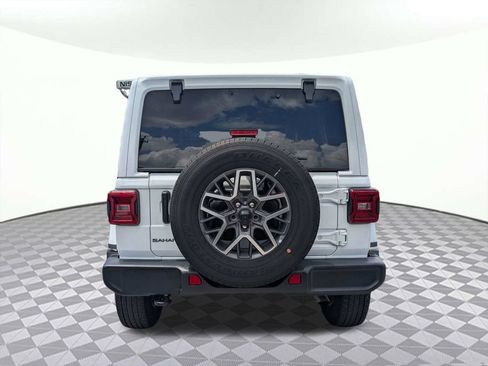 Used 2025 Jeep Wrangler Unlimited Sahara AWD/4WD image 4