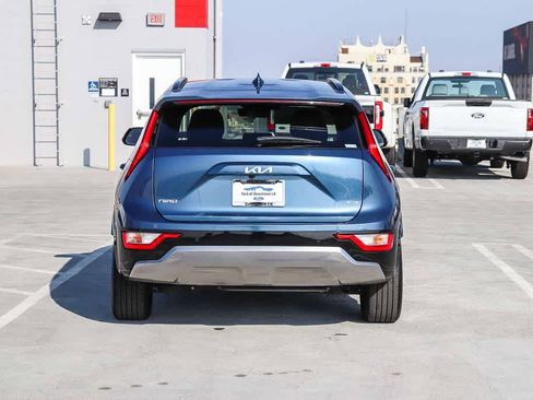 Used 2024 Kia Niro EX Touring FWD image 5