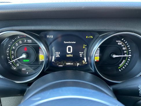 Used 2022 Jeep Wrangler Unlimited Sahara w/ Cold Weather Group AWD/4WD image 25