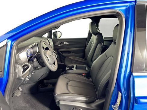 New 2026 Chrysler Pacifica Select FWD image 11