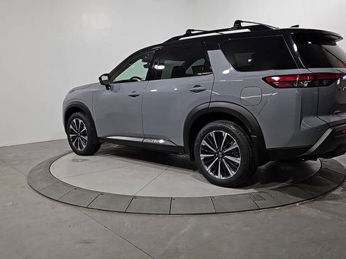 New 2026 Nissan Pathfinder Platinum image 3