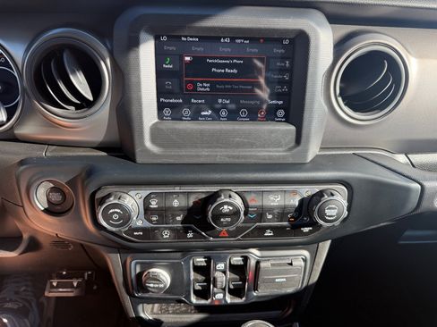 Used 2023 Jeep Gladiator Sport AWD/4WD image 18