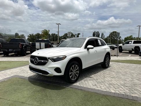 Used 2025 Mercedes-Benz GLC 300 4MATIC image 2