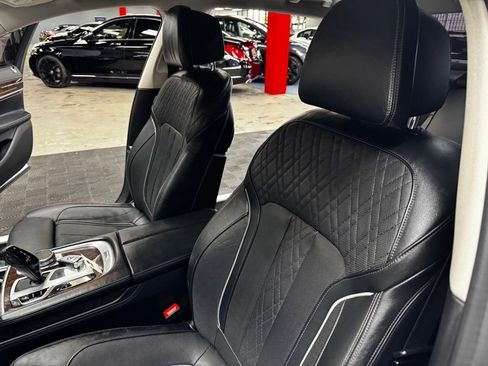 Used 2021 BMW 750i xDrive image 35