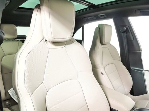 New 2026 Porsche Macan Electric RWD image 24
