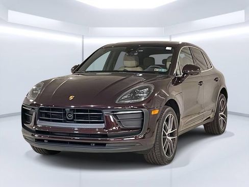 Certified 2026 Porsche Macan AWD/4WD image 1