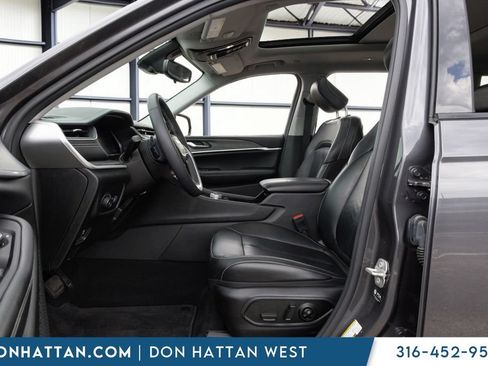 Used 2023 Jeep Grand Cherokee L Limited AWD/4WD image 17