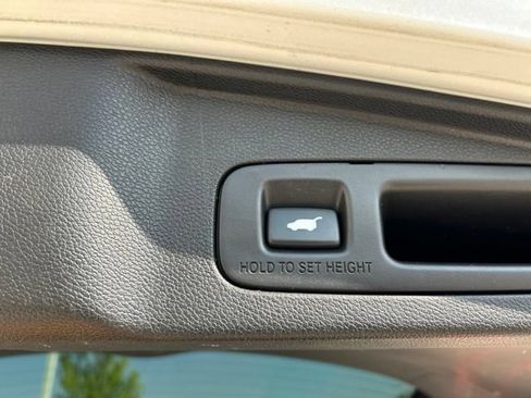 Used 2018 Honda CR-V Touring image 9