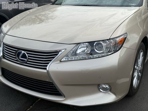 Used 2014 Lexus ES 300h w/ Premium Package w/Bamboo Trim image 9
