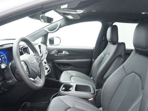 New 2026 Chrysler Voyager LX image 27