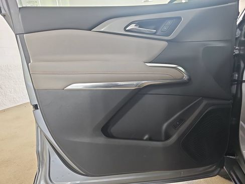 Used 2025 Chevrolet Traverse LT FWD image 33