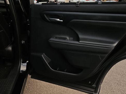 Used 2022 Toyota Highlander XLE image 20