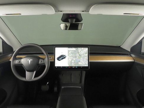 Used 2024 Tesla Model Y Long Range image 3