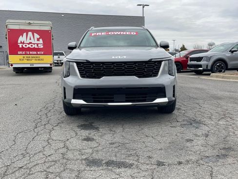 Used 2025 Kia Sorento S image 2