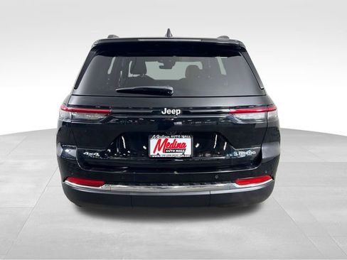 Used 2025 Jeep Grand Cherokee Laredo X image 6